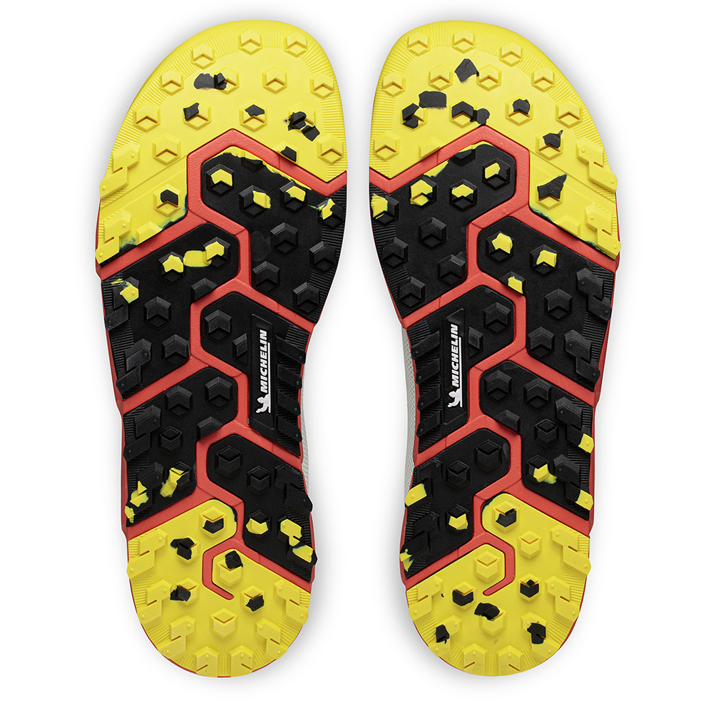 Die Michelin Sohle des Joe Nimble  motionToes Paar in off white von unten