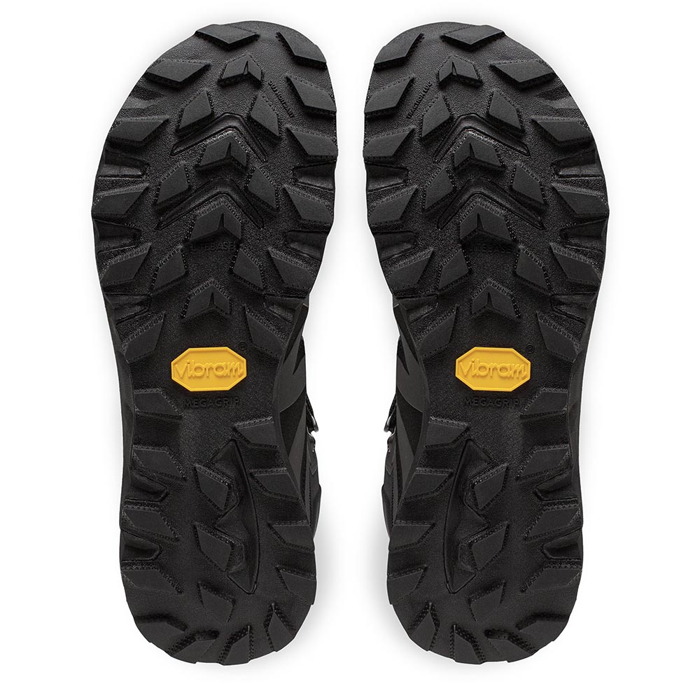 Die Vibram Sohle Joe Nimble Mountain Addict Wanderschuh Paar in schwarz von unten