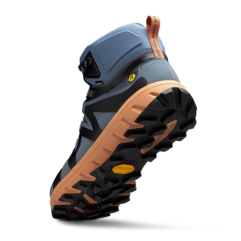 Die Vibram Sohle des Joe Nimble Mountain Addict Wanderschuh in blau
