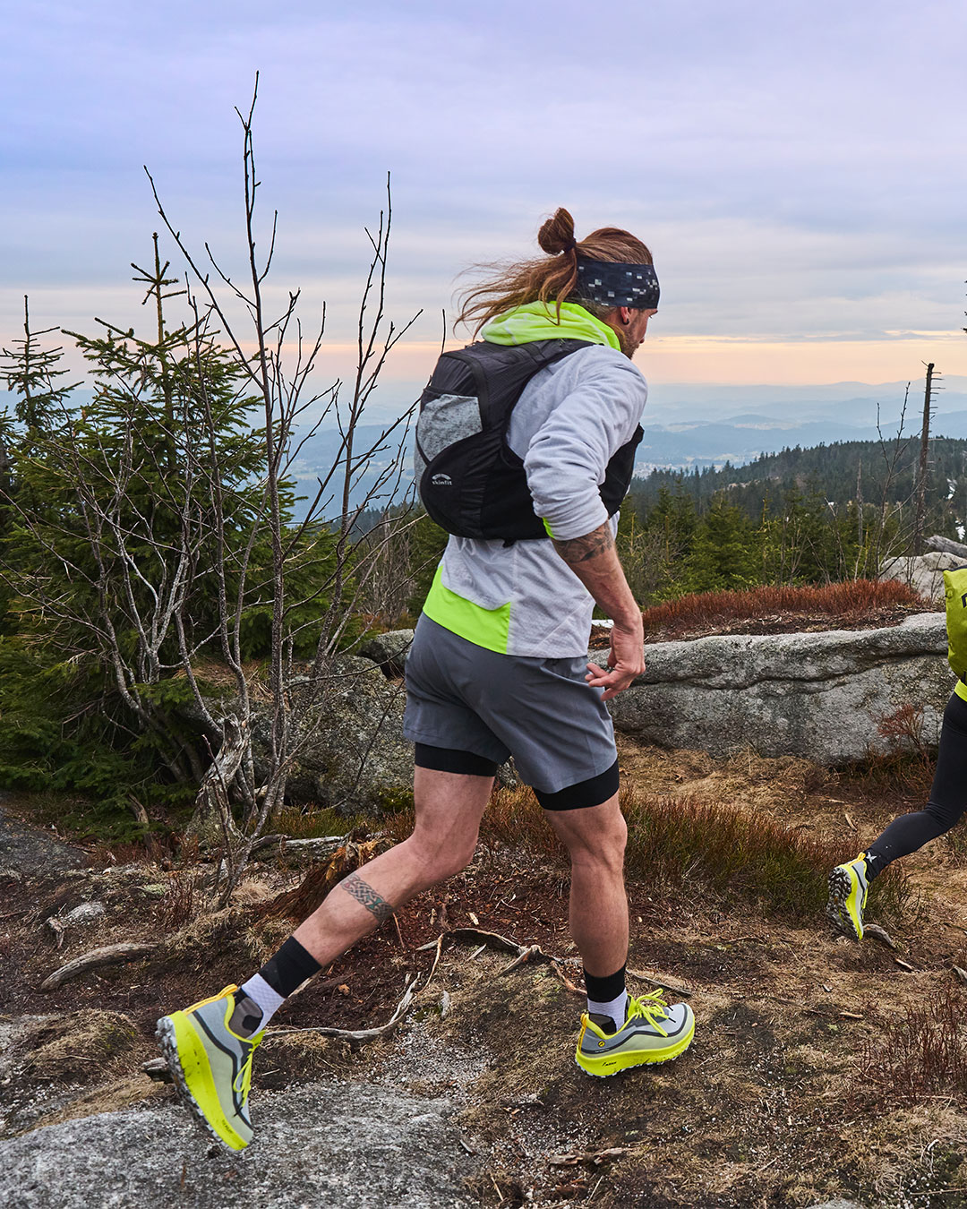 Trail Addict Flow Grau-Gelb Gravel Laufschuh