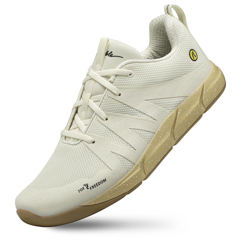 Der Joe Nimble Addict Laufschuh in off white auf der Spitze stehend