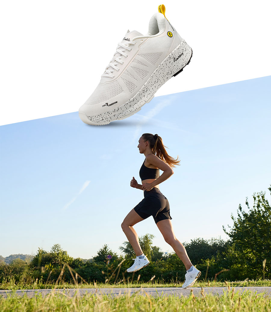 Closeup des Joe Nimble Addict Pro-R Laufschuh in perle/weis und mit Läufer in Aktion