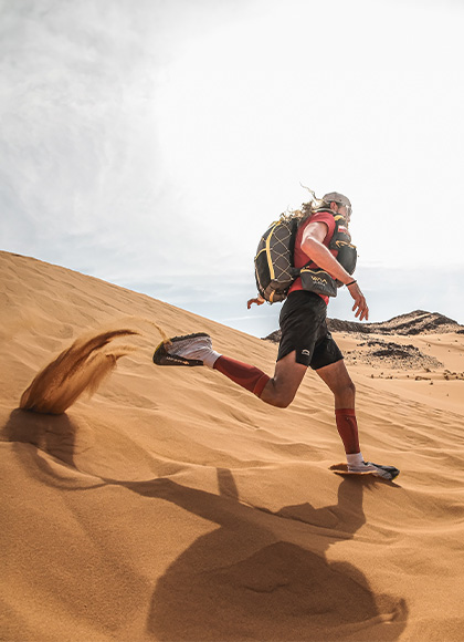 Athlet Lord Jens Kramer beim Lauftraining in der Wüste